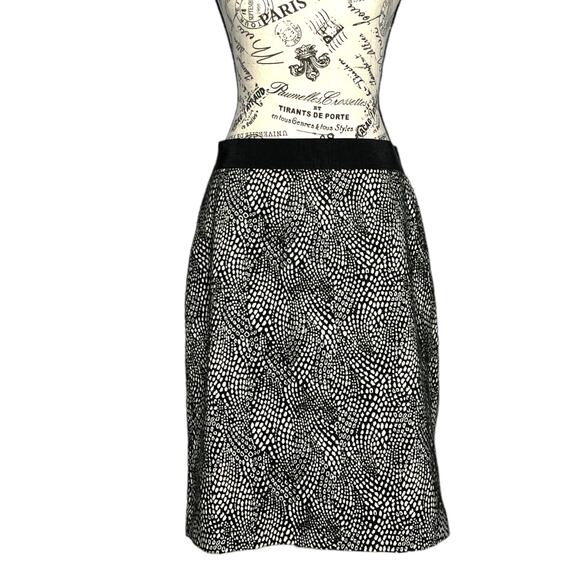 Ann Taylor SIZE 10 Textured Pattern Full Lined Back Slit Straight Skirt - Picture 1 of 11